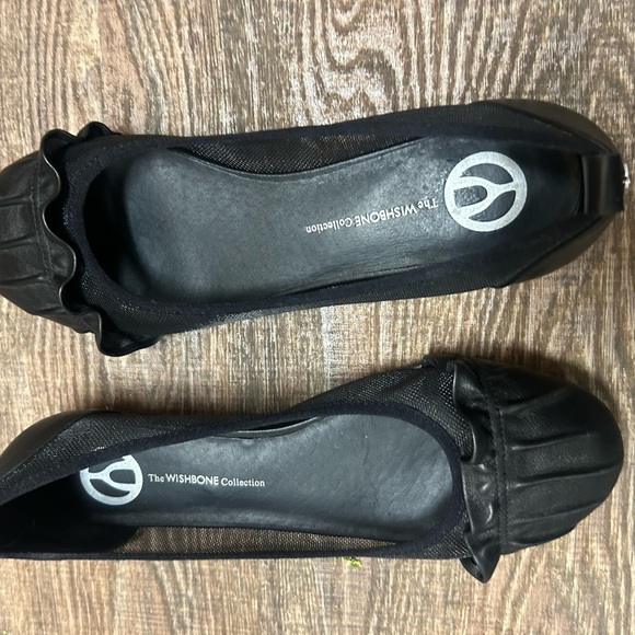 The Wishbone Collection 9M EUC near newBlack Leather Flats with Bow & mesh sides - Picture 2 of 13